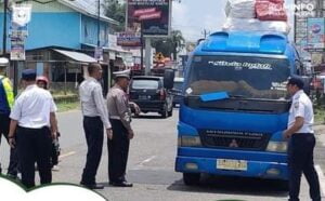 Jalur One Way Padang – Bukittinggi Mulai Diterapkan, Yang Coba Terobos Putar Balik!