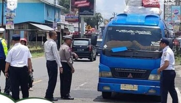 Jalur One Way Padang – Bukittinggi Mulai Diterapkan, Yang Coba Terobos Putar Balik!
