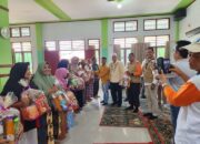 Bank Nagari Serahkan Bantuan Paket Lebaran untuk Korban Banjir Talamau Pasaman Barat