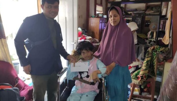 Disambangi PPDI dan Gerkatin Jelang Lebaran, Penyandang Disabilitas di Padang Panjang Terharu