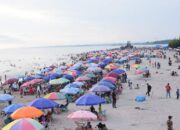 Pariaman Barayo! Setiap Hari Puluhan Ribu Wisatawan Kunjungi Pesta Pantai Gondoriah