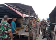 Satpol PP Padang Bongkar Lapak PKL di Jalan Lubeg-Indarung dan Tepi Batang Arau Muaro