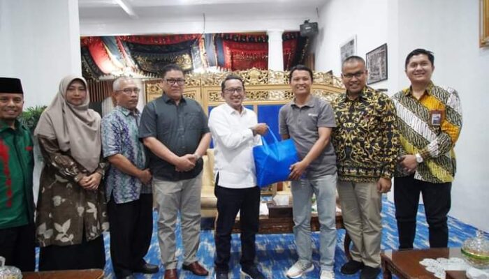 Rumah Zakat Sumbar Salurkan 100 Paket Sembako Warga Miskin Tanah Datar