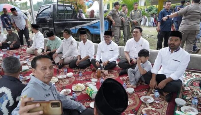 Makan Durian Basamo di Puncak Festival Durian Solok Selatan, 2.500 Buah Dikupas Bersama