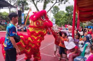Ribuan Pengunjung Takjub dengan Atraksi Keragaman Etnis: Dari Selaju Sampan, Kuda Lumping Hingga Barongsai