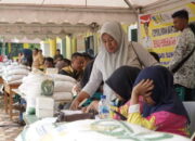 Pemkab Solsel Bagikan 8,33 Ton Beras Pemerintah untuk Masyarakat Sangir Balai Janggo