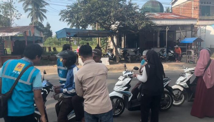 PLN Payakumbuh Bagikan Ratusan Bungkus Takjil di Limapuluh Kota dan Tanah Datar
