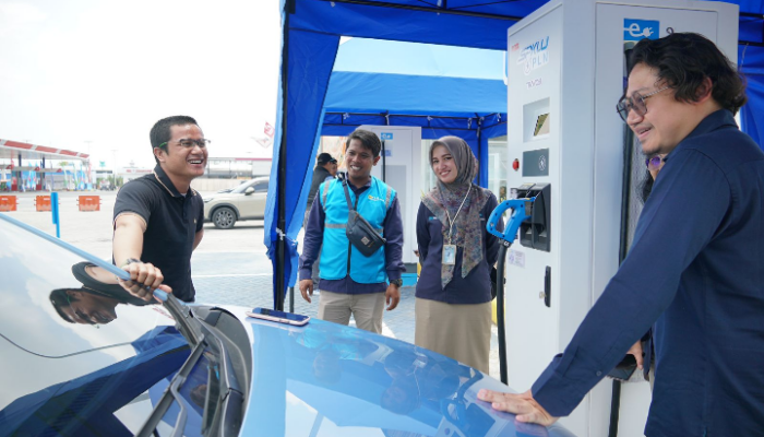 Charging Mobil Listrik Nyaman di SPKLU Rest Area, Pemudik: Terima Kasih PLN!
