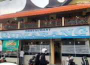 SERBA-SERBI: Tak Lengkap Rasanya Pulang Kampung Kalau Belum Berkelakar di Restoran Gumarang
