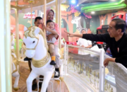 Lebaran Hari Kedua, Presiden Jokowi Bawa Cucu Jalan-jalan ke Mall di Medan