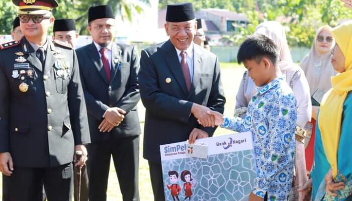 Pesisir Selatan Kucurkan Rp7,5 M untuk Program “PIP” Versi Lokal, Setiap Siswa Terima Rp450.000 Hingga Rp750.000 Per Bulan