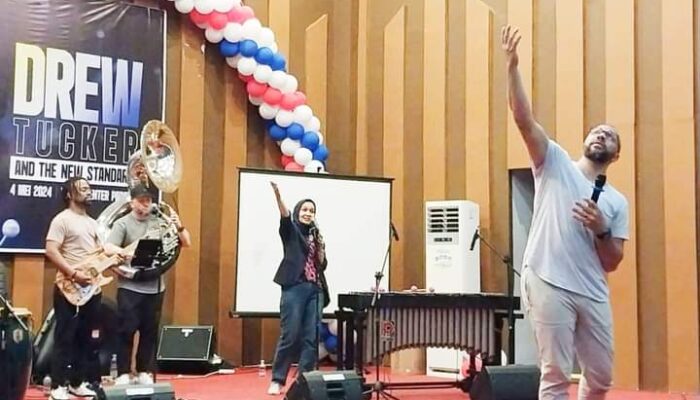 Group Musik Hip-hop Asal Florida Amerika Serikat Tampil Memukau di Gedung Youth Center Padang