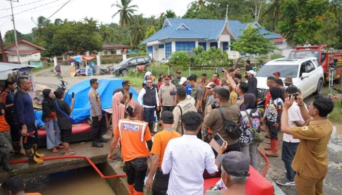 Banjir Landa Nagari III Koto Tanah Datar, 56 Rumah dan Lahan Pertanian Warga Rusak Terendam Air Bah