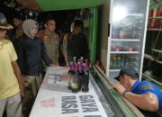 Sisir Sejumlah Cafe di Padang, Satpol PP Amankan Puluhan Botol Minuman Beralkohol