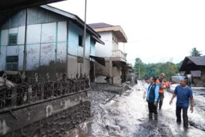 Pulang Dinas dari Luar Kota, Bupati Tanah Datar Langsung Dirikan Posko Utama Bencana Galodo di Indojalito