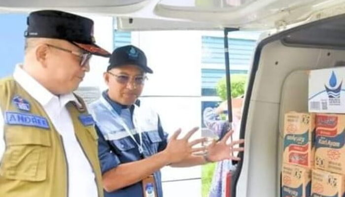 Kirim Sembako dan Air Minum, Perumda AM Kota Padang Bantu Korban Galodo Agam-Tanah Datar