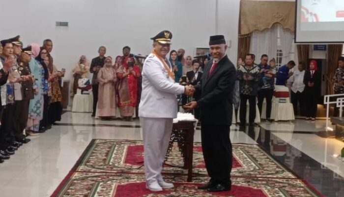 Gubernur Sumbar Lantik Mantan Ajudan Fauzi Bahar Jadi Pejabat Walikota Padang