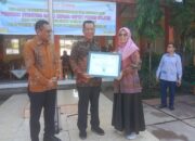 Rapor Pendidikan Naik 18 Poin, Pemkab Pesisir Selatan Terima Penghargaan Kemendikbud-Ristek