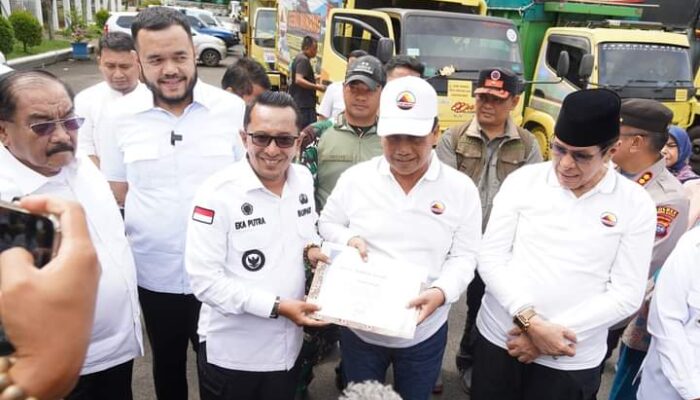 Gebu Minang Bawa 12 Truk Berisi 9.000 Paket Sembako untuk Bantuan Galodo Sumbar