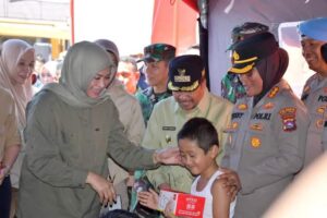 Ketua Umum Dharma Pertiwi Kunjungi Posko Pengungsian Korban Galodo Agam