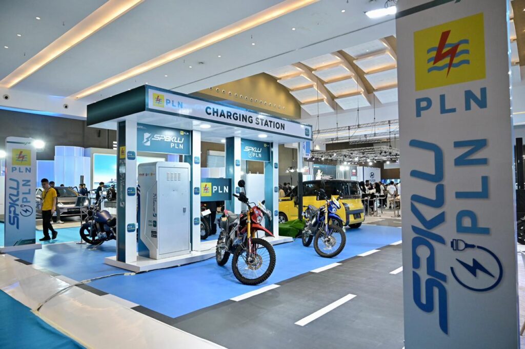 PLN Beri Diskon Tambah Daya 60% Bagi Pengunjung Pameran Kendaraan Listrik PEVS 2024