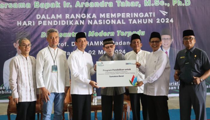 PLN Bantu Pembangunan Gedung Serba Guna Ponpes Buya Hamka Sebesar Rp500 Juta