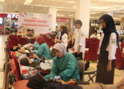 Universitas Baiturahmah Gelar Donor Darah di Transmart Padang