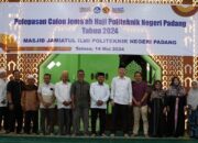 Direktur Politeknik Negeri Padang Lepas 9 Dosen Berangkat Haji 2024