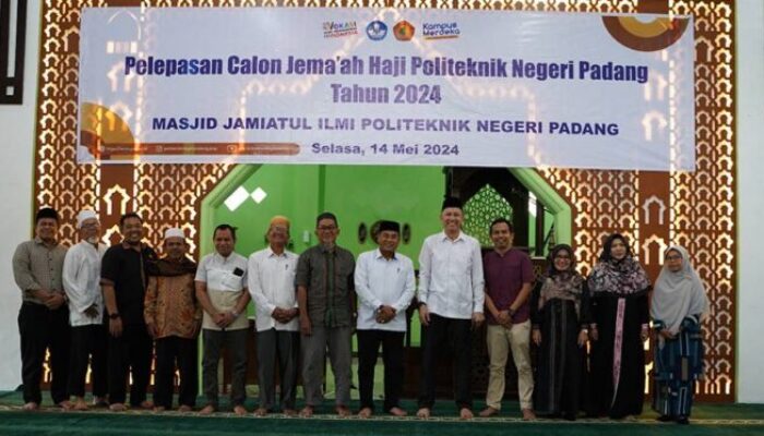 Direktur Politeknik Negeri Padang Lepas 9 Dosen Berangkat Haji 2024