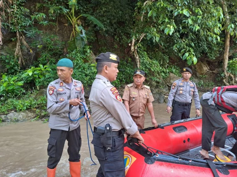 Mayat Perempuan Ditemukan di Batang Kuantan, Korban Galodo Tanah Datar Diduga Sampai ke Sijunjung
