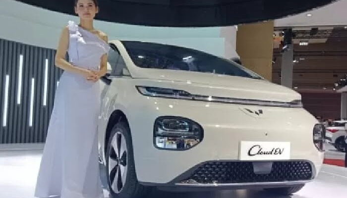 Meluncur di Pameran PEVS 2024, Wuling Hadirkan Cloud EV Mobil Keluarga Berteknologi Smart