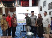 Restoran Sederhana Grup dan Perantau Lintau Serahkan Bantuan untuk Korban Galodo Tanah Datar