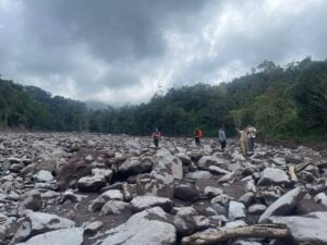 BNBP Mulai Pasang Alat EWS di Aliran Gunung Marapi Tanah Datar