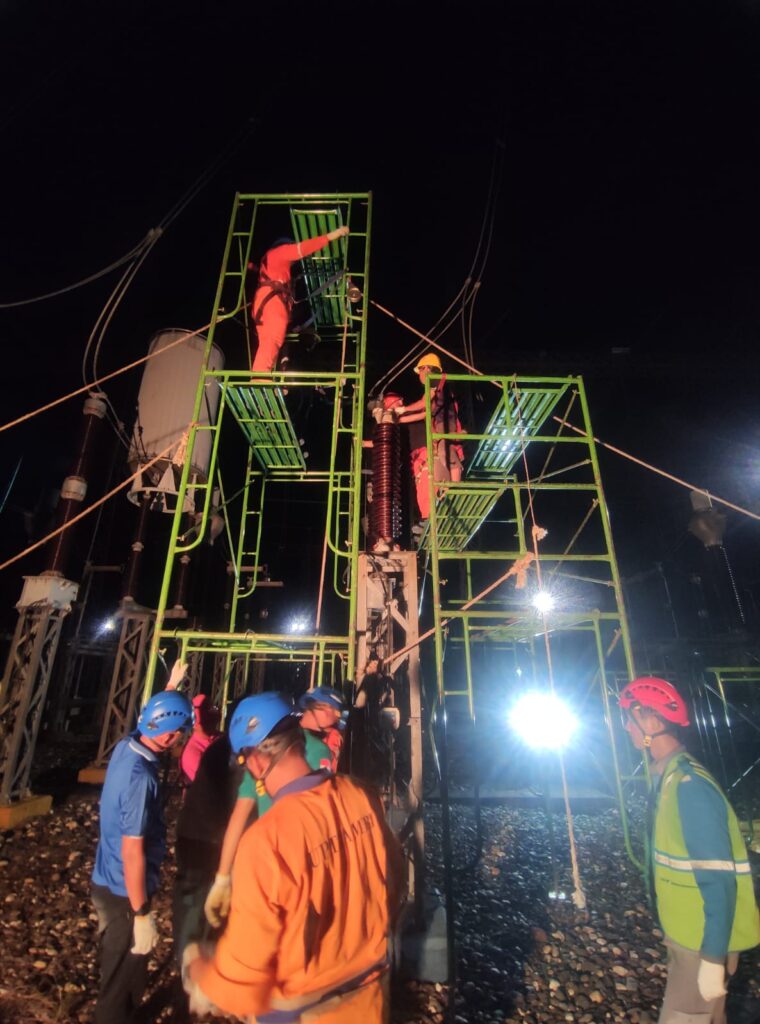 Listrik Padam Semalaman, Usaha Masyarakat Terganggu