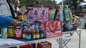 Mitra Binaan PLN di Padang Transformasi Sampah Jadi Barang Bernilai Jual