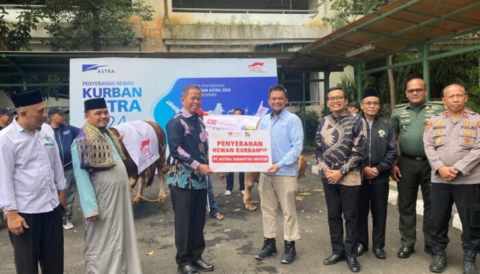 Rayakan Idul Adha, Daihatsu Berbagi Kebahagiaan Lewat Hewan Kurban ke Masyarakat