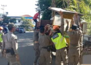 Belasan Bangunan Liar di Padang Pasir Dibongkar Aparat Penegak Perda Padang