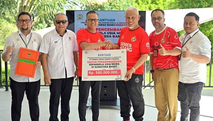 PT Semen Padang Kucurkan Lagi Setengah Miliar Rupiah untuk Pembinaan Sepakbola Sumbar