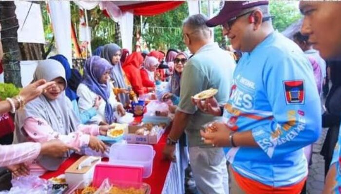 Harga Serba Rp1.000, Rendang “Serbu Nakerin” Diburu Warga di Arena Car Free Day Padang