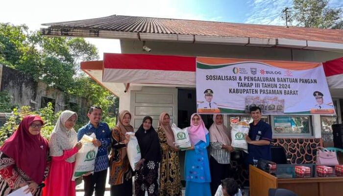 731 Keluarga di Nagari Talu dan Tabek Sirah Terima Beras CPP dari Pemkab Pasaman Barat