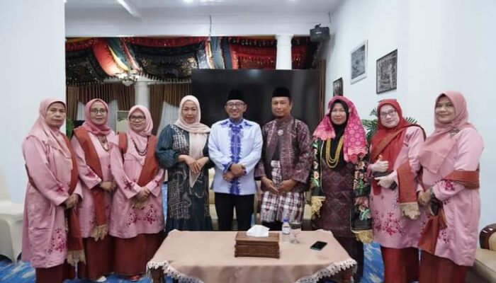 Promosikan UKM dan Budaya Minang, Perantau di Thailand Bangun Rumah Gadang Mirip Istano Pagaruyuang di Patani