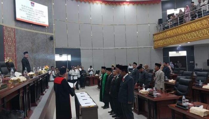 Sah! Muharlion Dilantik Sebagai Ketua DPRD Kota Padang 2024-2027