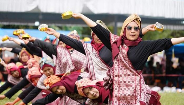 Tari Kolosal Saribu Talam Ompek Meriahkan Festival Nagari Tanjung Bonai Tanah Datar