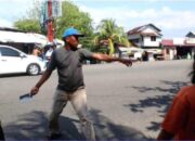 Penertiban PKL Pantai Padang Ricuh! Personil Satpol PP Dihadang Sajam dan Dilempar Batu