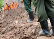 15 Orang Tewas, Puluhan Korban Masih Tertimbun Longsor di Lokasi Tambang Emas Nagari Sungai Abu Solok