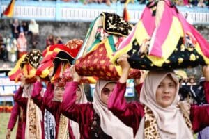 FOTO-FOTO: Semarak Festival Budaya 1500 Lamang Kujuik, Dari Tari Massal Anak Nagari Hingga Pameran Kuliner Tradisional