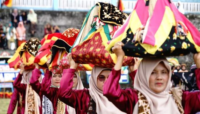 FOTO-FOTO: Semarak Festival Budaya 1500 Lamang Kujuik, Dari Tari Massal Anak Nagari Hingga Pameran Kuliner Tradisional