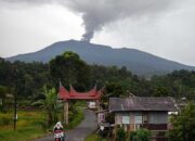 Gunung Marapi Naik Status Siaga, Penduduk Diminta Tidak Mendekati Radius 4,5 KM dari Kawah