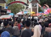 FOTO: Pengunjung Kebun Binatang Kinantan Bukittinggi Membludak Tak Terbendung