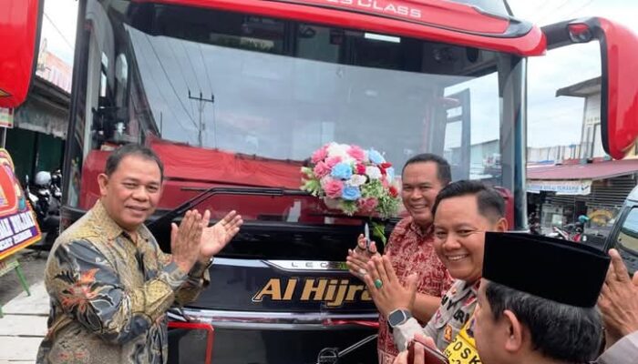 Syukuran Lounching 12 Unit Bus Baru Tronton Volvo, PO Al Hijrah Umrohkan 4 Penumpangnya